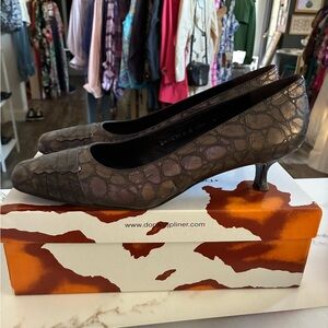 Donald Pliner brown crocodile kitten heel sanchis size 10